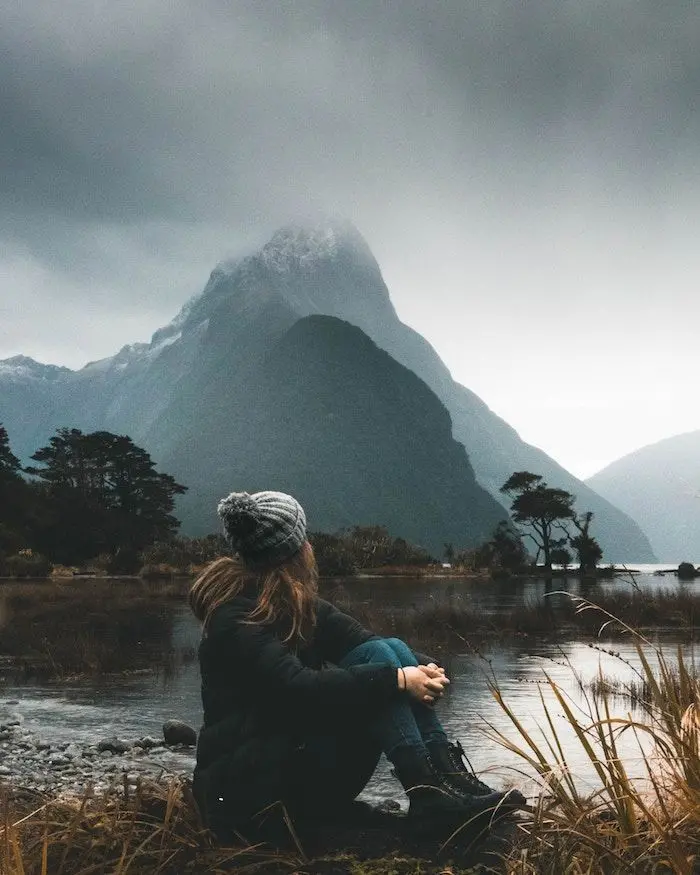 Stunning girl by the lake profile picture in HD