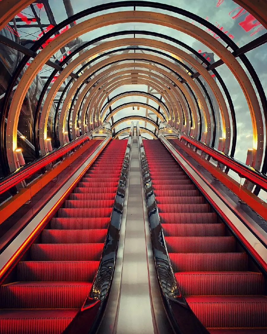 Georges Pompidou Center Architecture Photo Showcasing Design