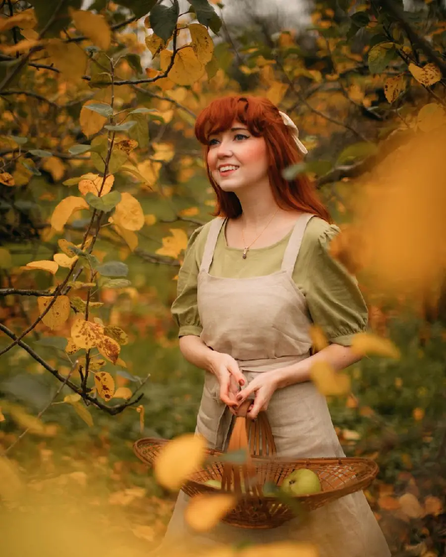 Simple Girl Autumn Photography Pose Example