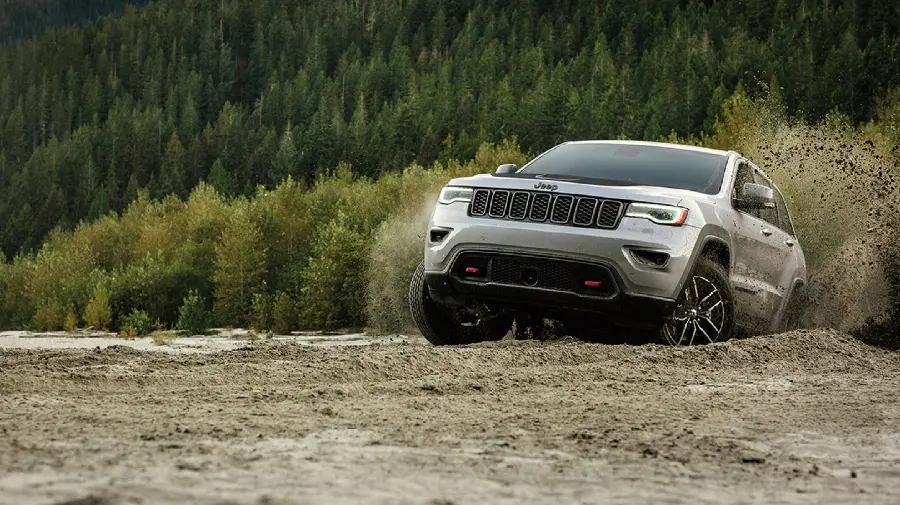 New Jeep Grand Cherokee model photos