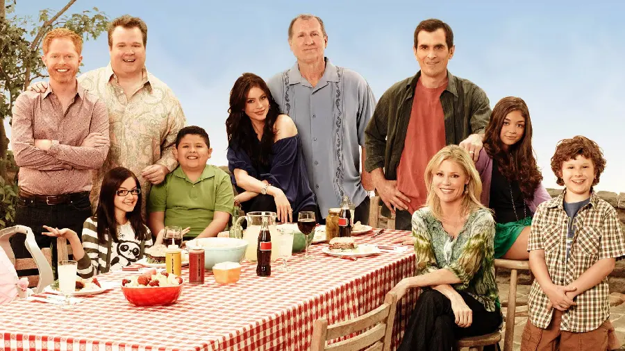 Modern Family Cast High Quality Photo HD