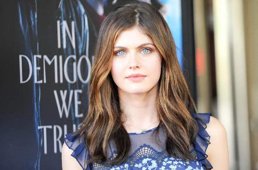 High Quality Alexandra Daddario Photo With Striking Blue Eyes