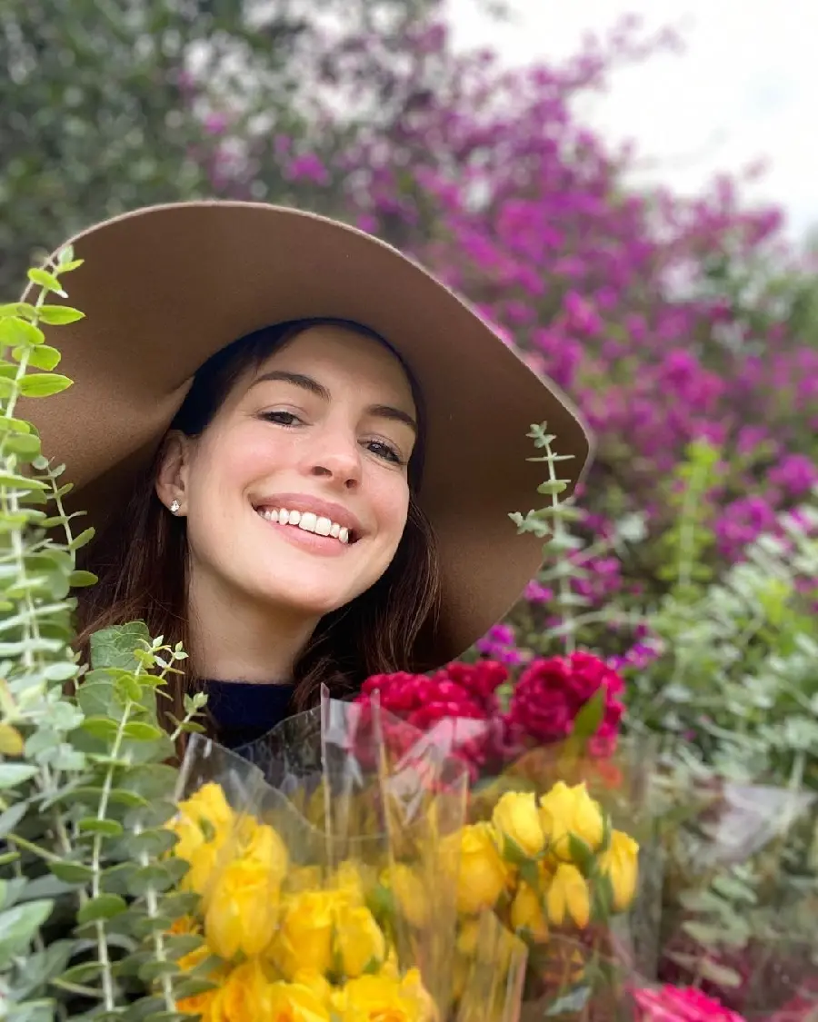 Latest Anne Hathaway High Quality Photos 2023