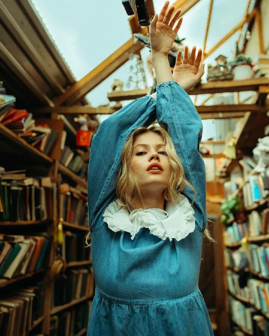 Download solo feminine library photography poses for wallpapers
