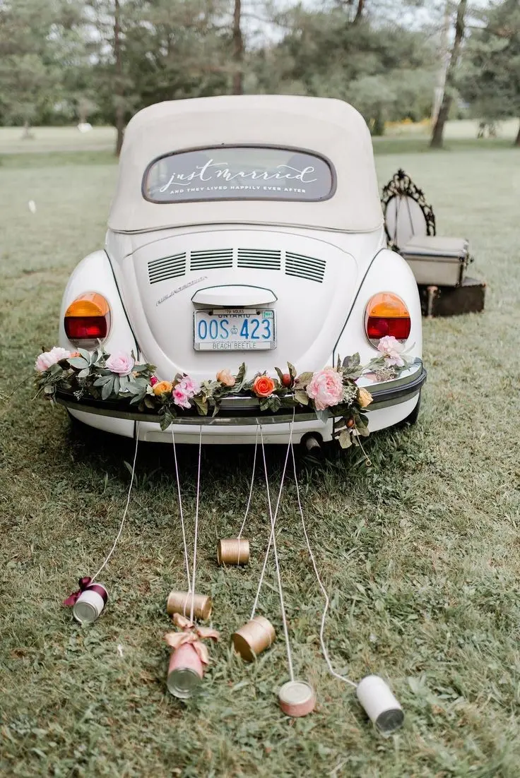 Download Image of Vintage and Memorable Wedding Car