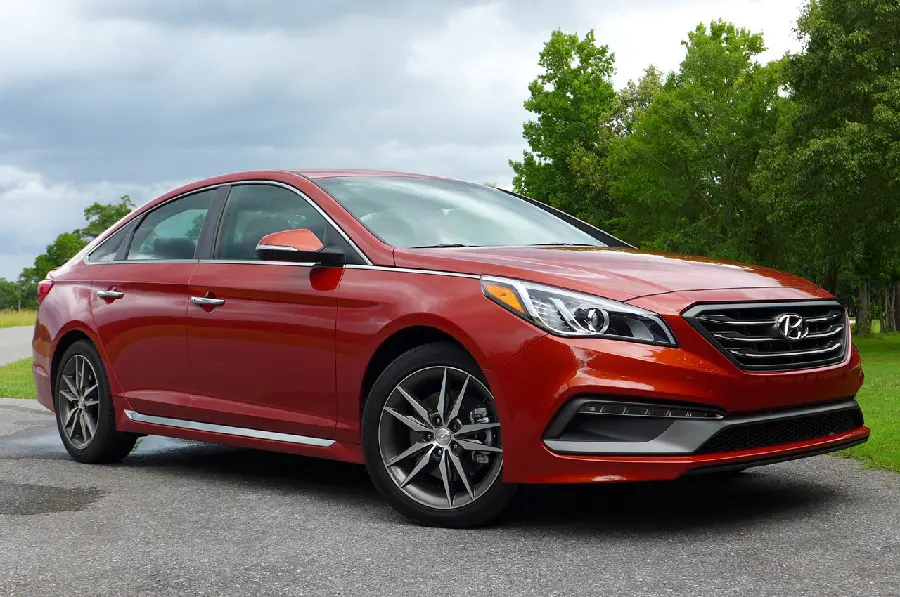 Red Hyundai Sonata High Quality Photo