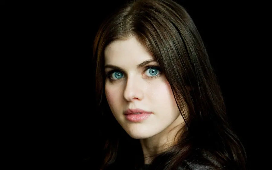 Alexandra Daddario 4K Quality Photo From Film Projects