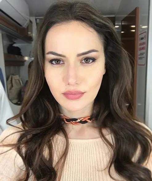 Fahriye Evcen Makeup Photo 2025