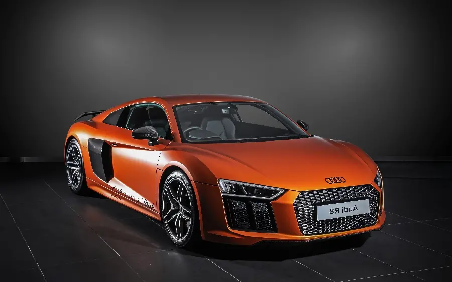 Download Audi R8 with special color and tuning