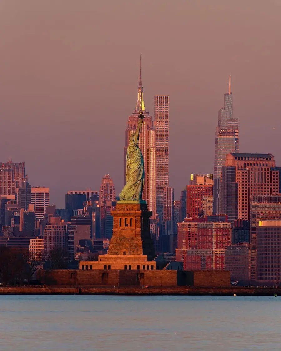 Statue of Liberty Sculpture Image Optimized for Photoshop