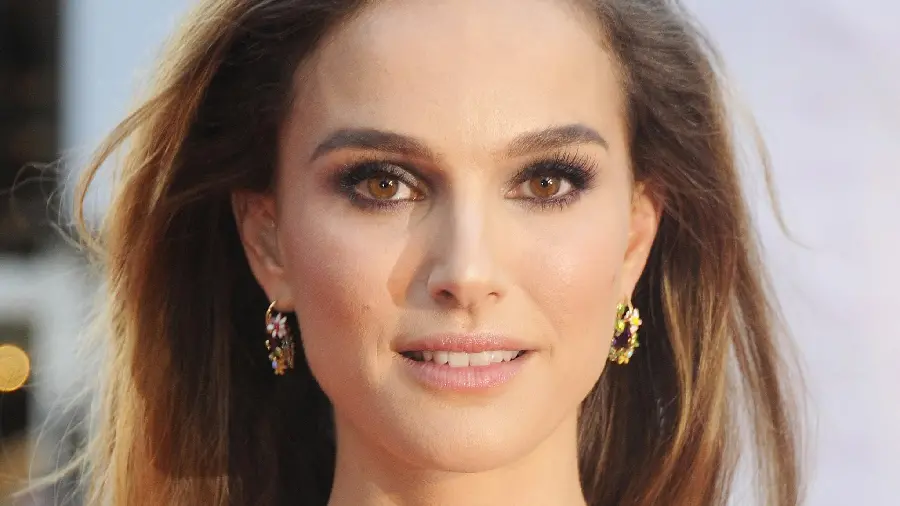 Beautiful photos of vegan Natalie Portman lifestyle