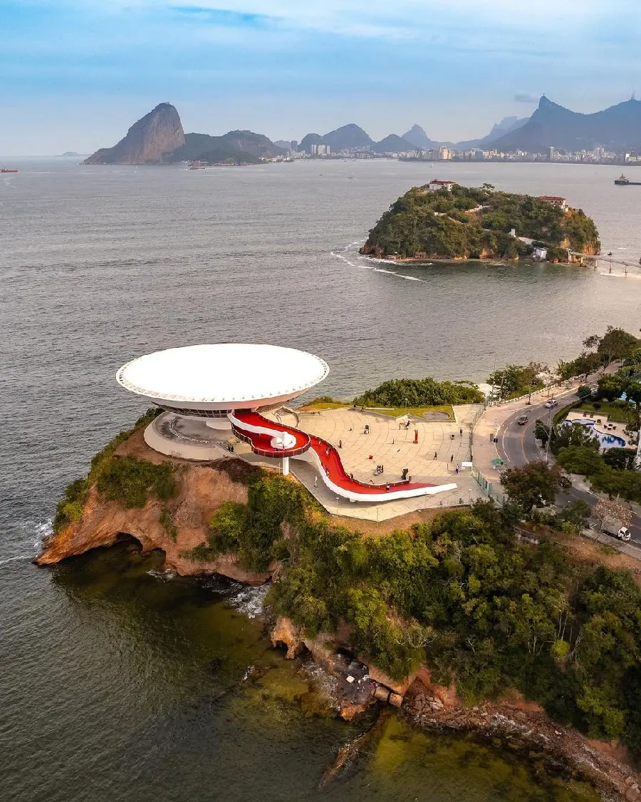 Niteroi Museum Oscar Niemeyer masterpiece photos