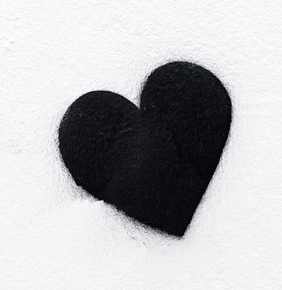 Text-free black heart high quality image for Telegram profile