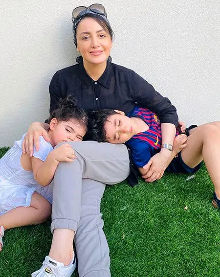 Shila Khodadad New Photo With Children Family Portrait