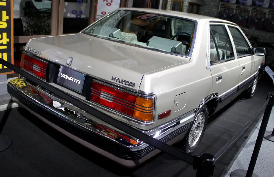 Old Hyundai Sonata High Quality Image