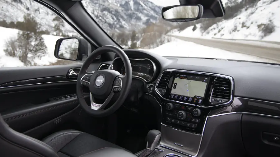 Jeep Grand Cherokee 2020 cabin photos