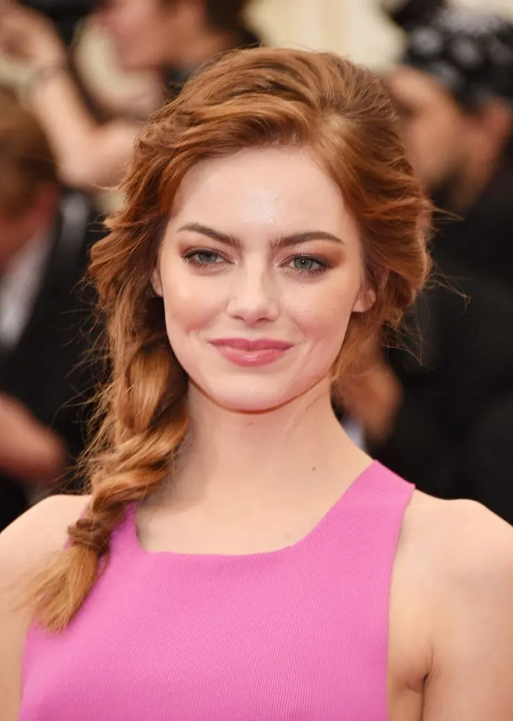 Download Emma Stone Actress Photos In Multiple Resolutions