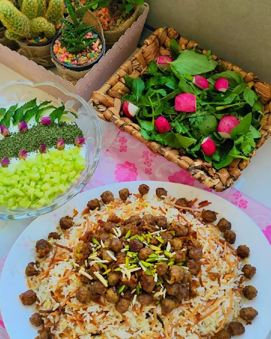 Download Delicious Homemade Reshteh Polo Photo