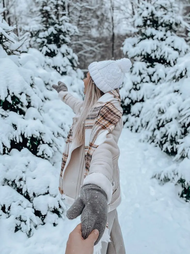 Photo of girl in winter nature for Telegram and Instagram profile