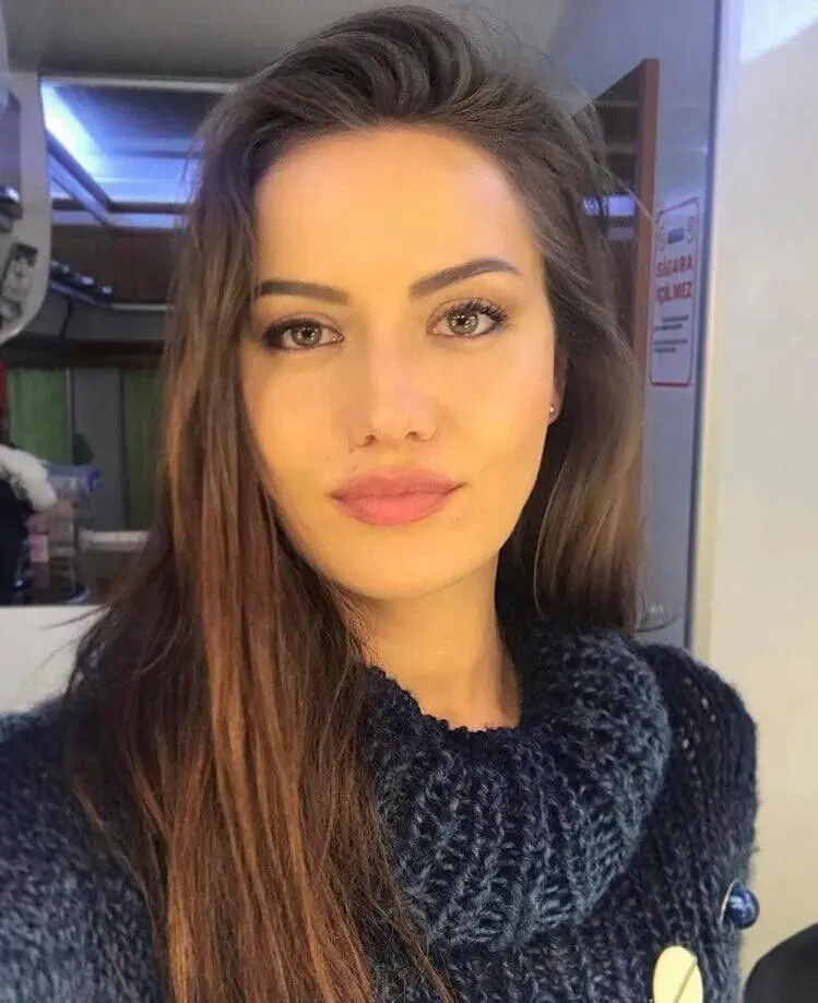 Fahriye Evcen Wallpaper HQ Download
