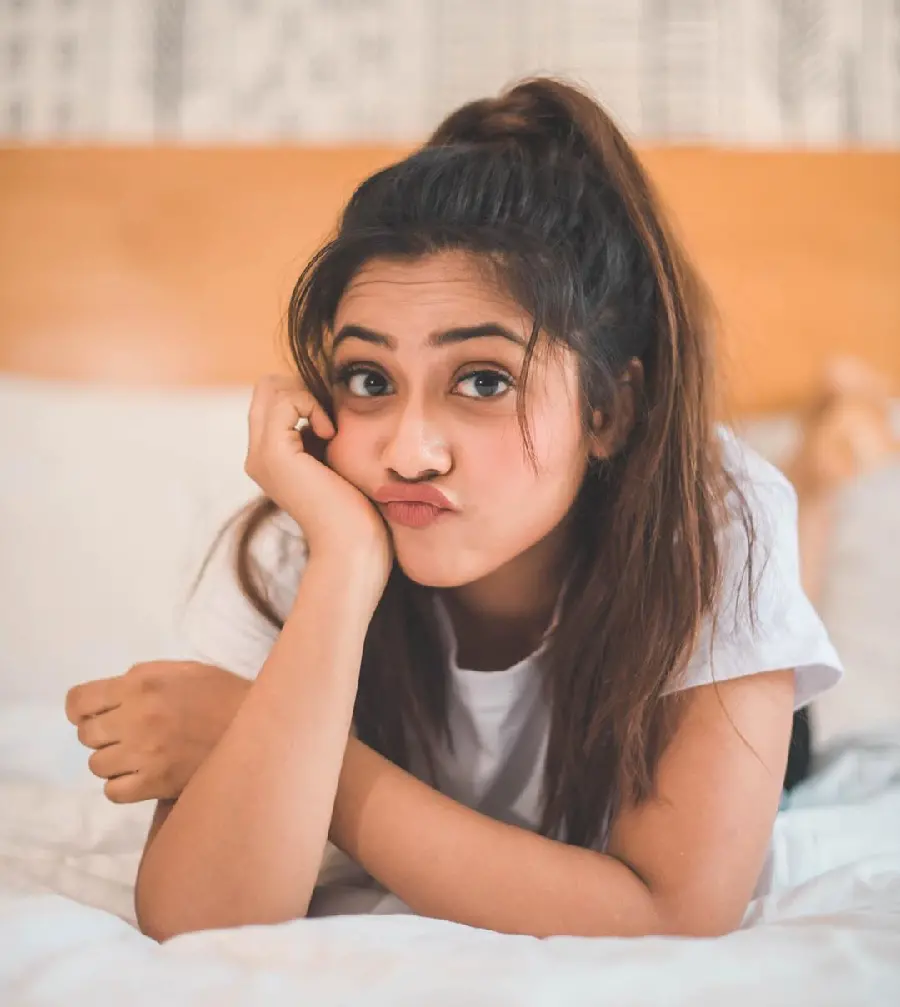 Download girls photography poses for home portraits