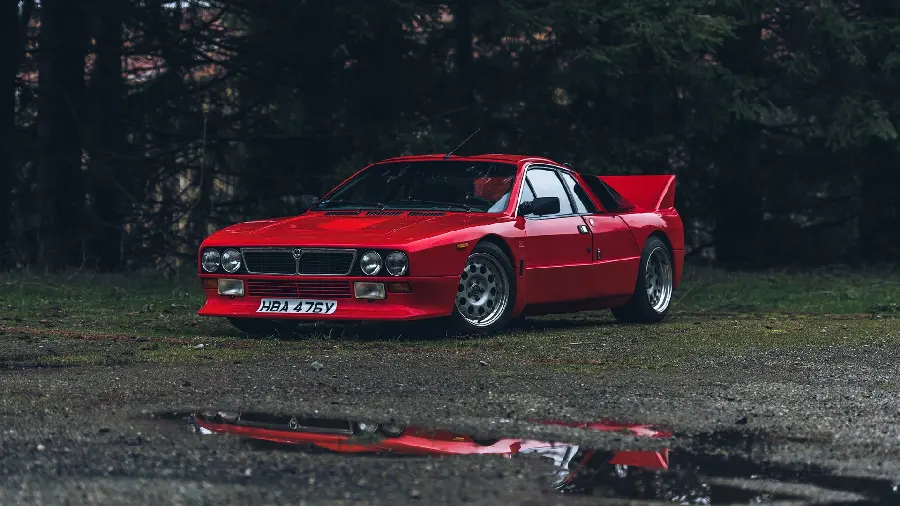 Lancia 037 Stradale red sports car legendary model photo