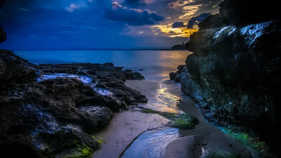 Cold beach in Atlantic Ocean with sunset wallpaper