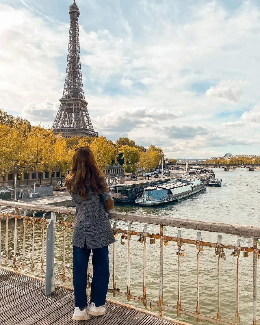 Girly Eiffel Tower profile picture