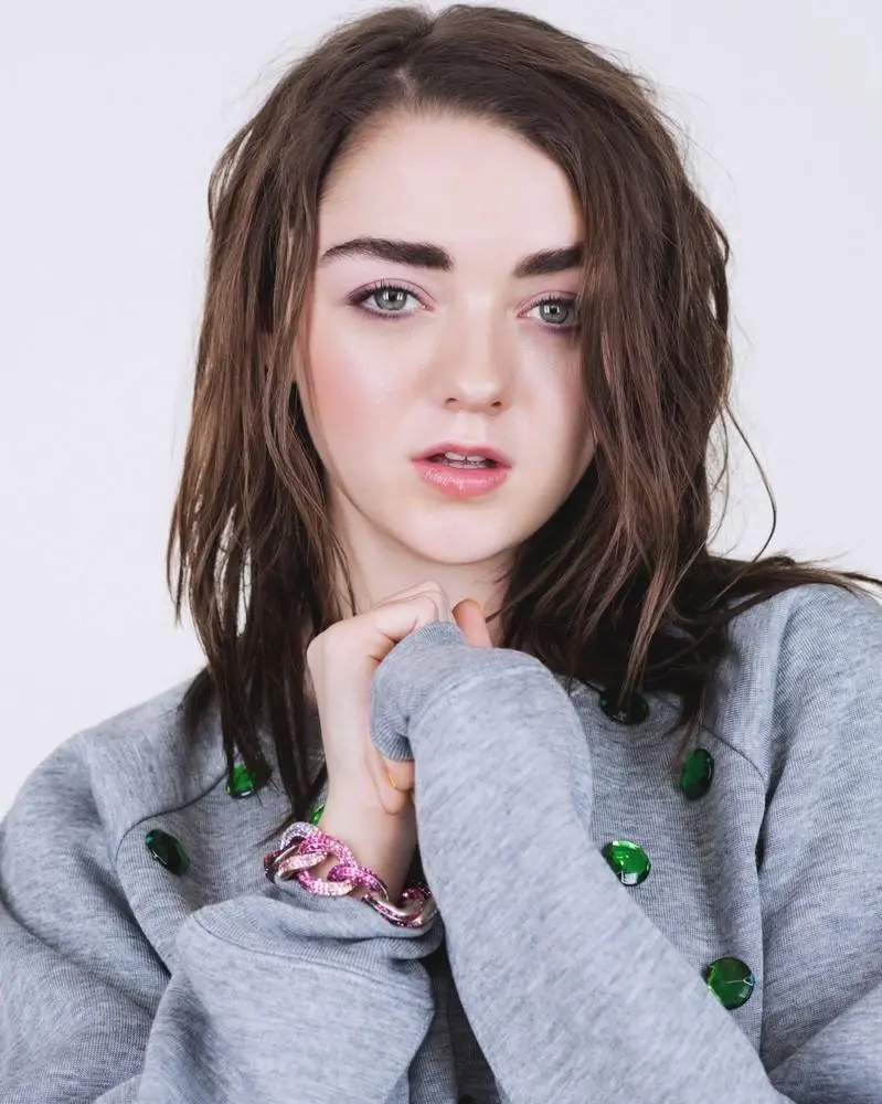 Beautiful profile picture of Maisie Williams for phones and social media