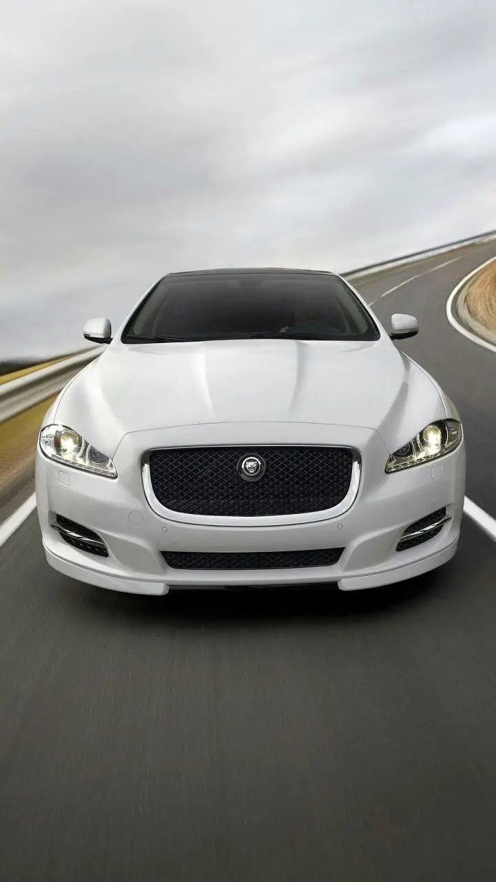 Luxury cool Jaguar car phone background in 4K quality