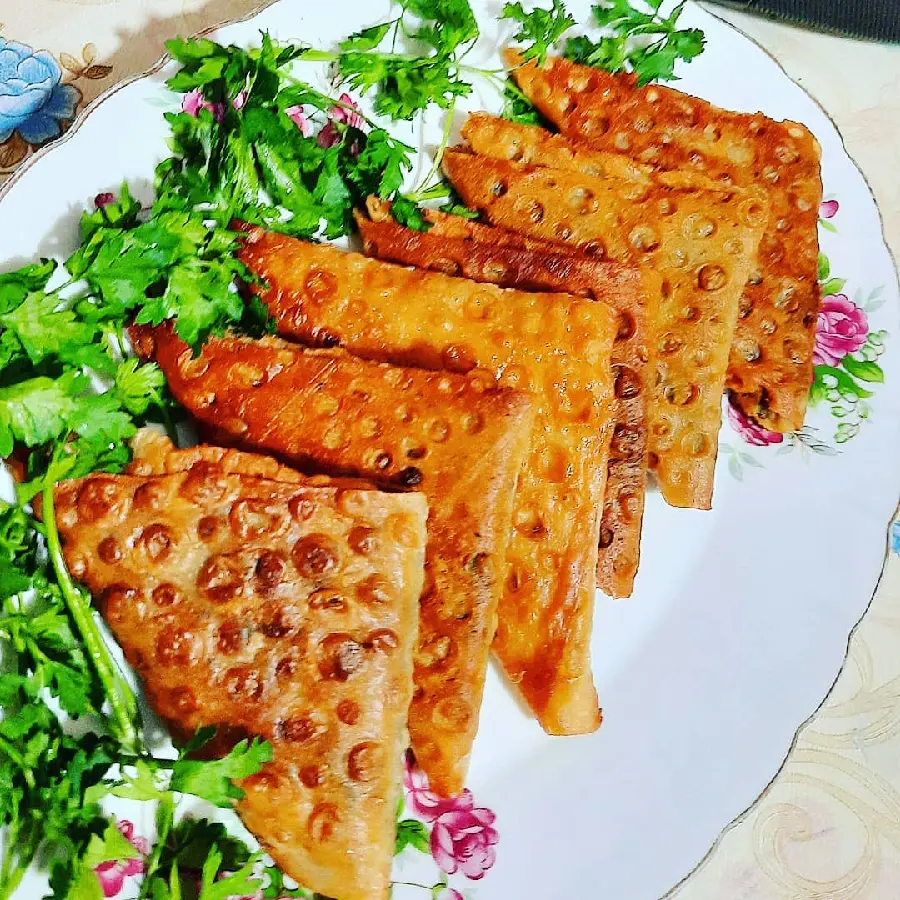 High Quality Decorated Triangle Samosa Photo