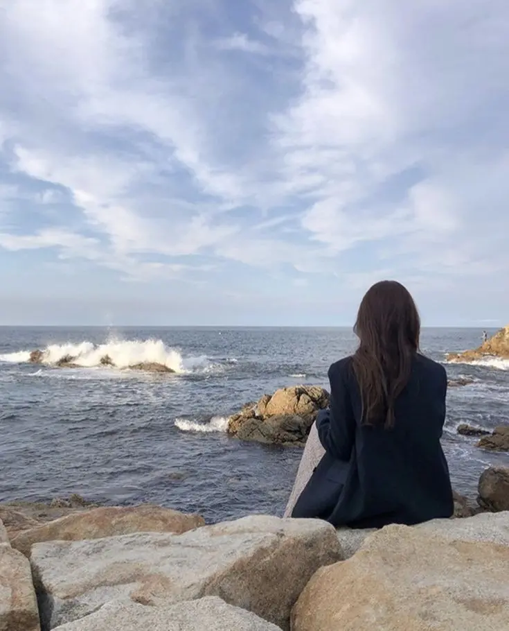 High quality faceless girl by beach profile picture
