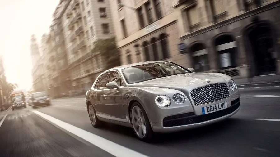 Bentley Flying Spur photo combining luxury and performance