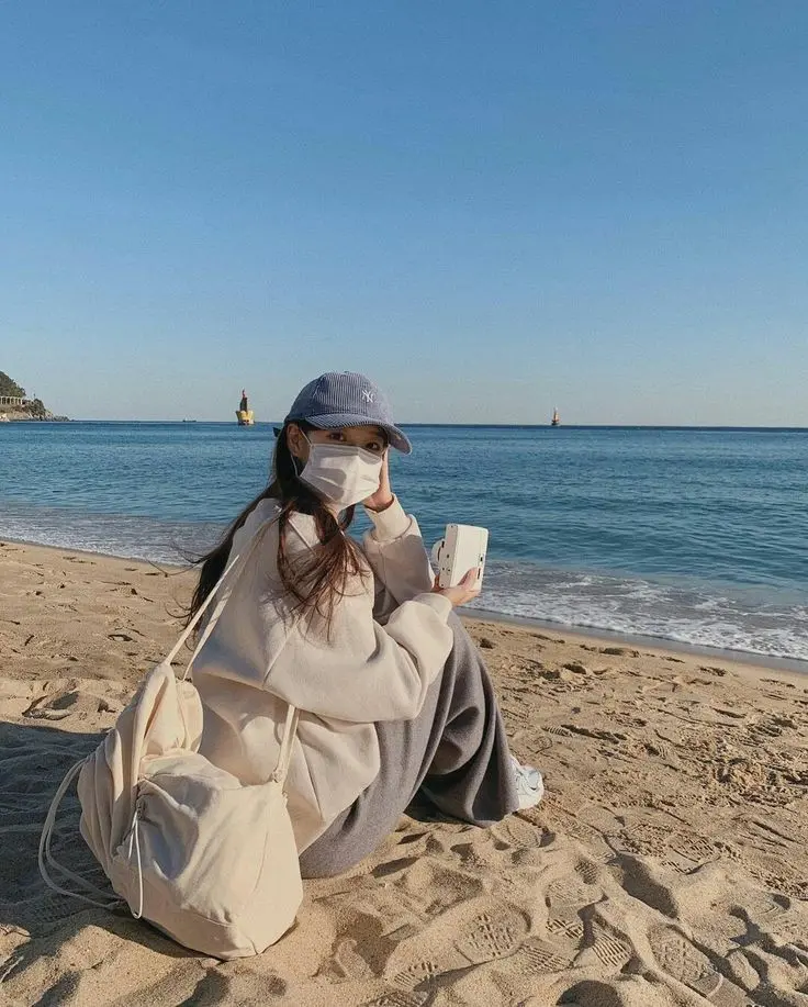 Pretty and cute Korean girl beach profile picture in HD
