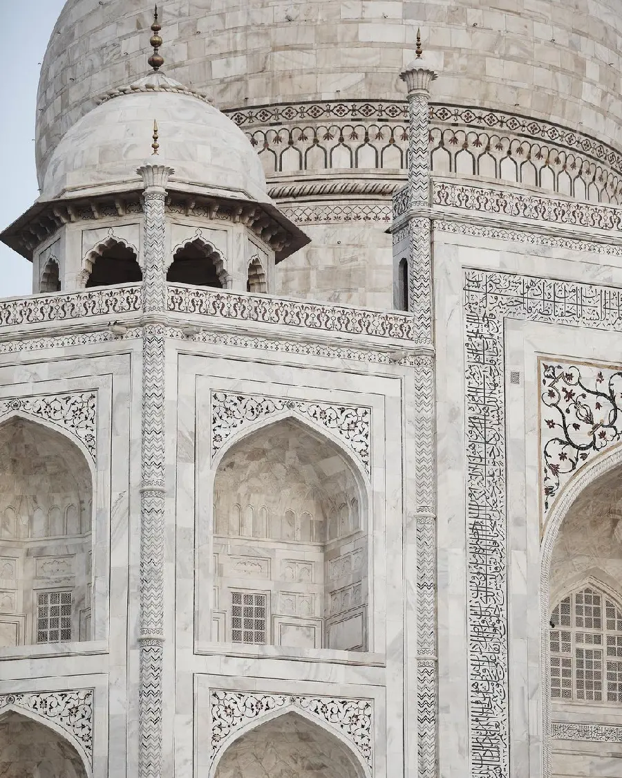 Historical Taj Mahal building photo