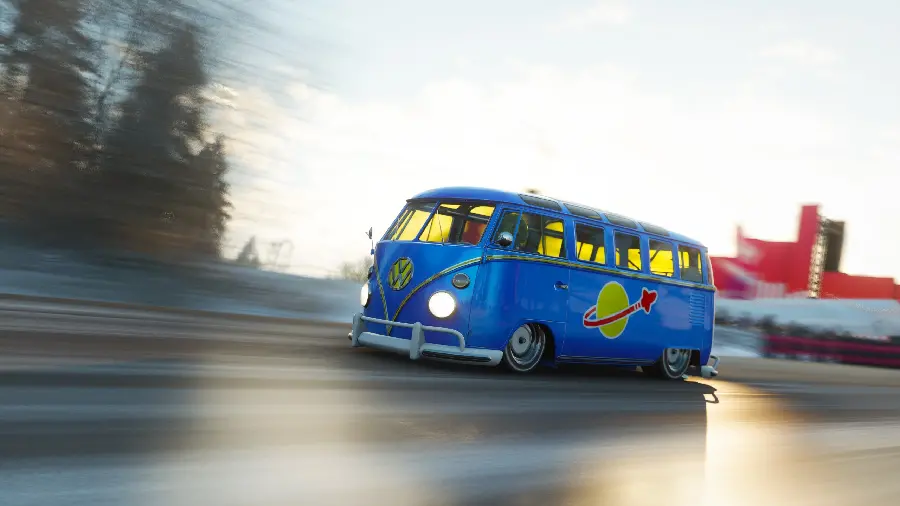Volkswagen Mini Van in Forza Horizon Wallpaper