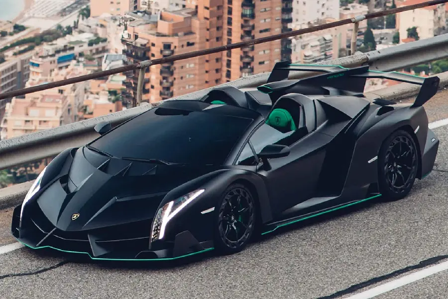 Lamborghini Veneno 8K Ultra HD Wallpaper