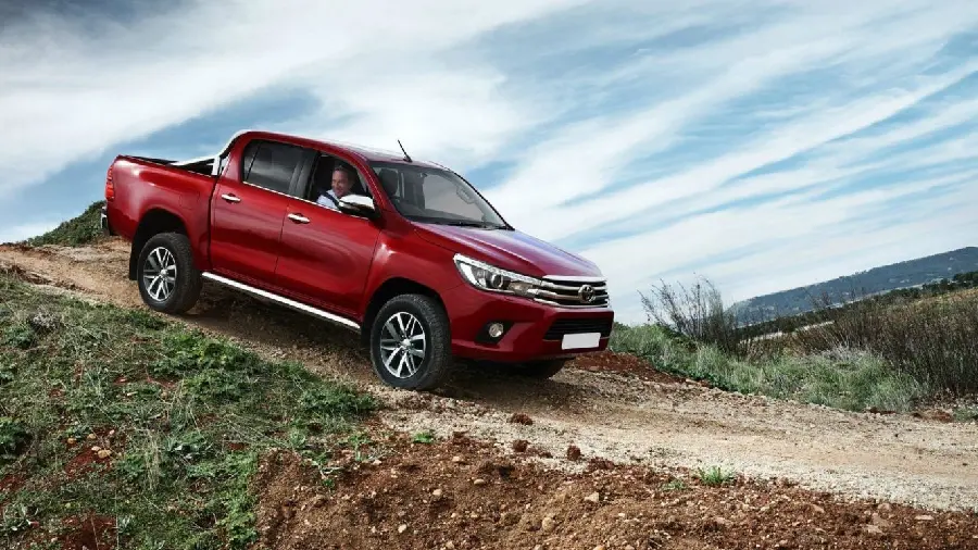 Red Toyota Hilux 2019 photo