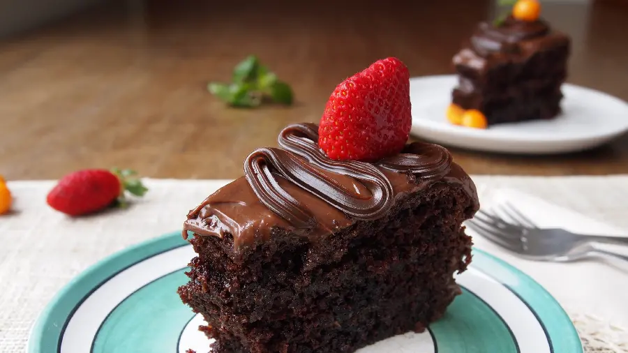 Chocolate cake with strawberries photo and wallpaper
