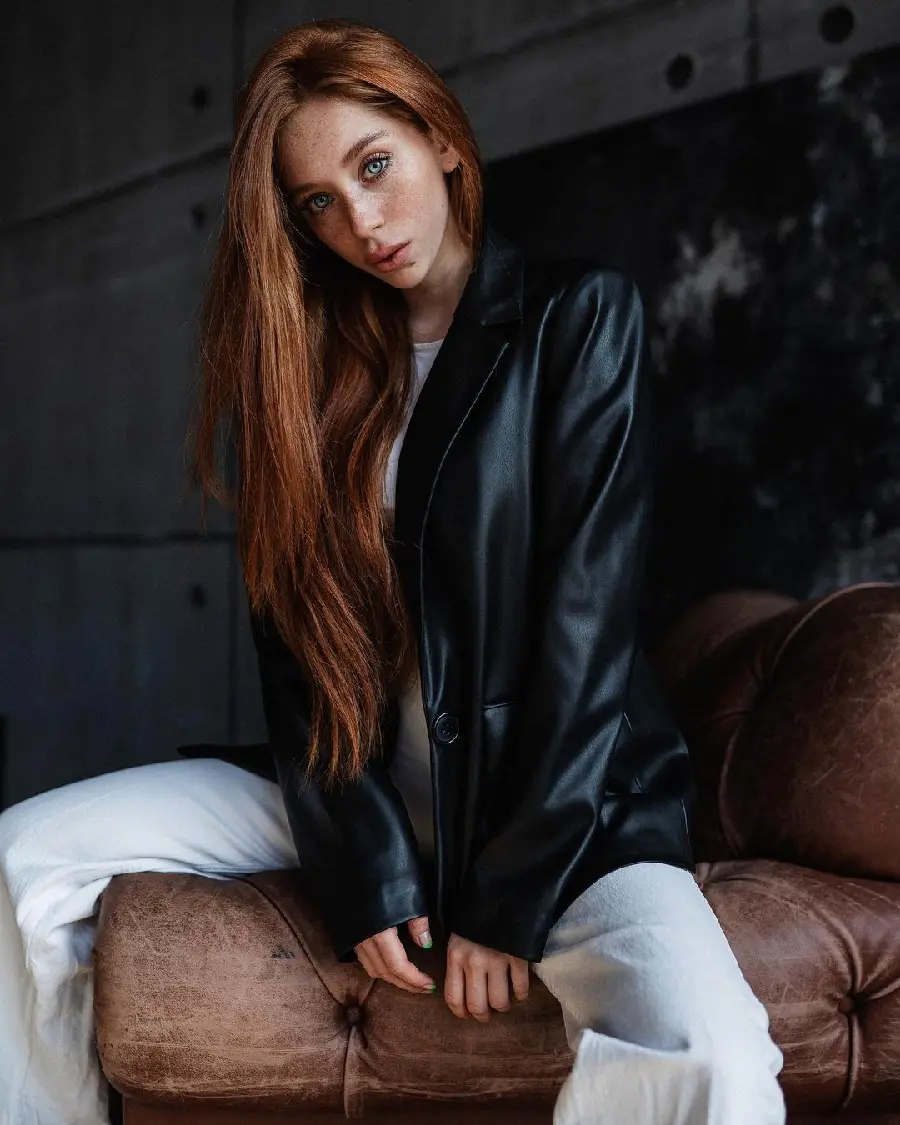 Studio style girl photography poses home reference