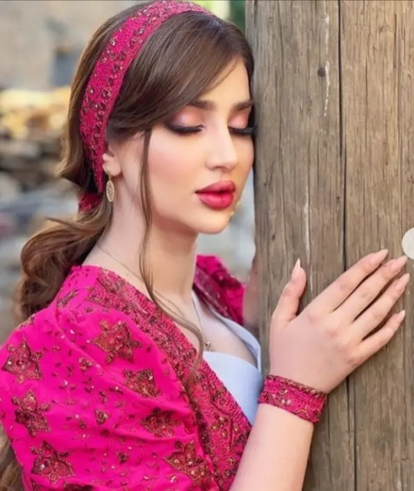 Samira Karzan new generation Kurdish singer image