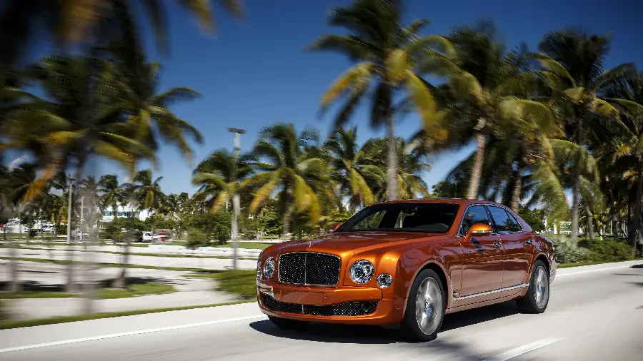 Bentley Mulsanne Speed luxury sedan art and technology