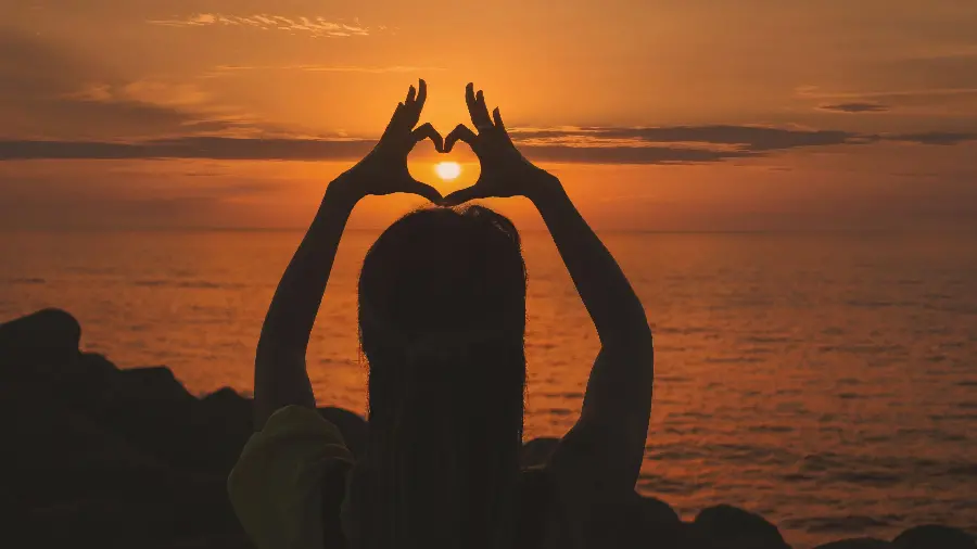Beautiful Romantic Sunset and Girl Wallpapers