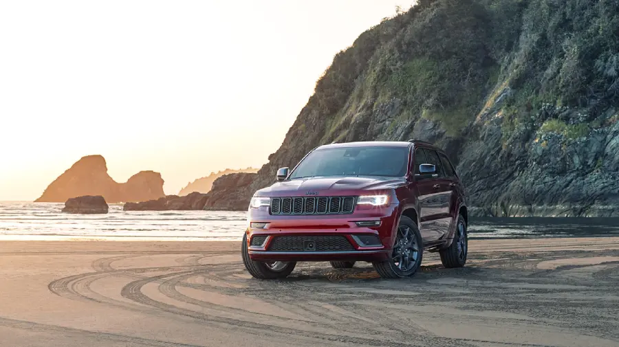 Jeep Grand Cherokee Trackhawk model photos