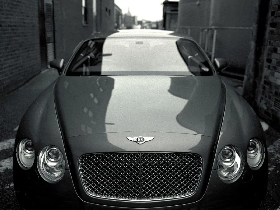 Close-up Bentley car wallpapers in full HD