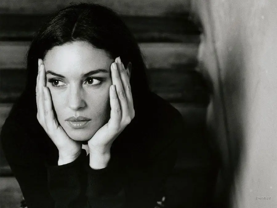 Monica Bellucci 8K Background