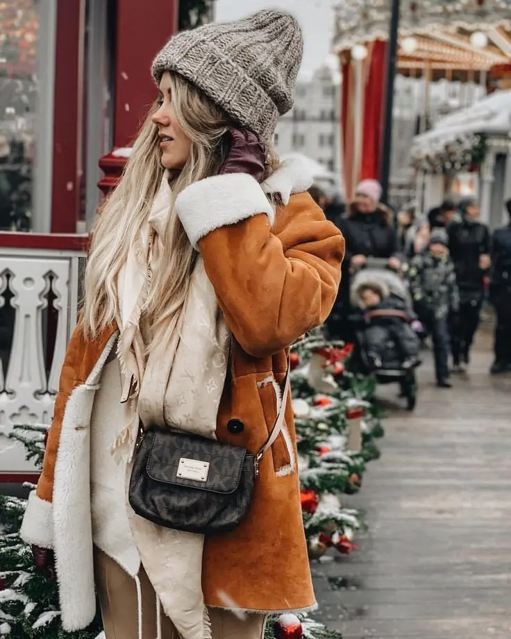 Luxury Christmas profile picture for girls on Instagram