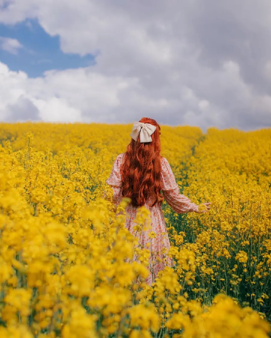 Quality redhead model walking in flower field art reference