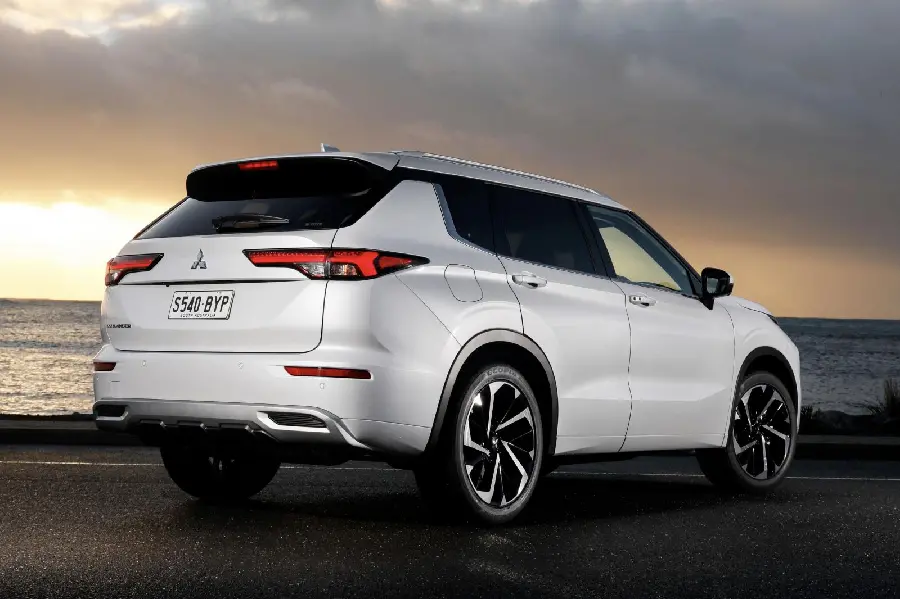 Mitsubishi Outlander Model HD Quality Photo