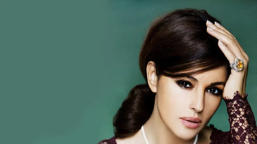Download Monica Bellucci Wallpapers